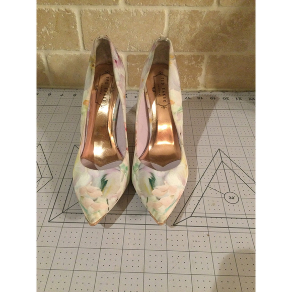 Women's Ted Baker Floral Print Heels Size 7.5 - Picture 1 of 7